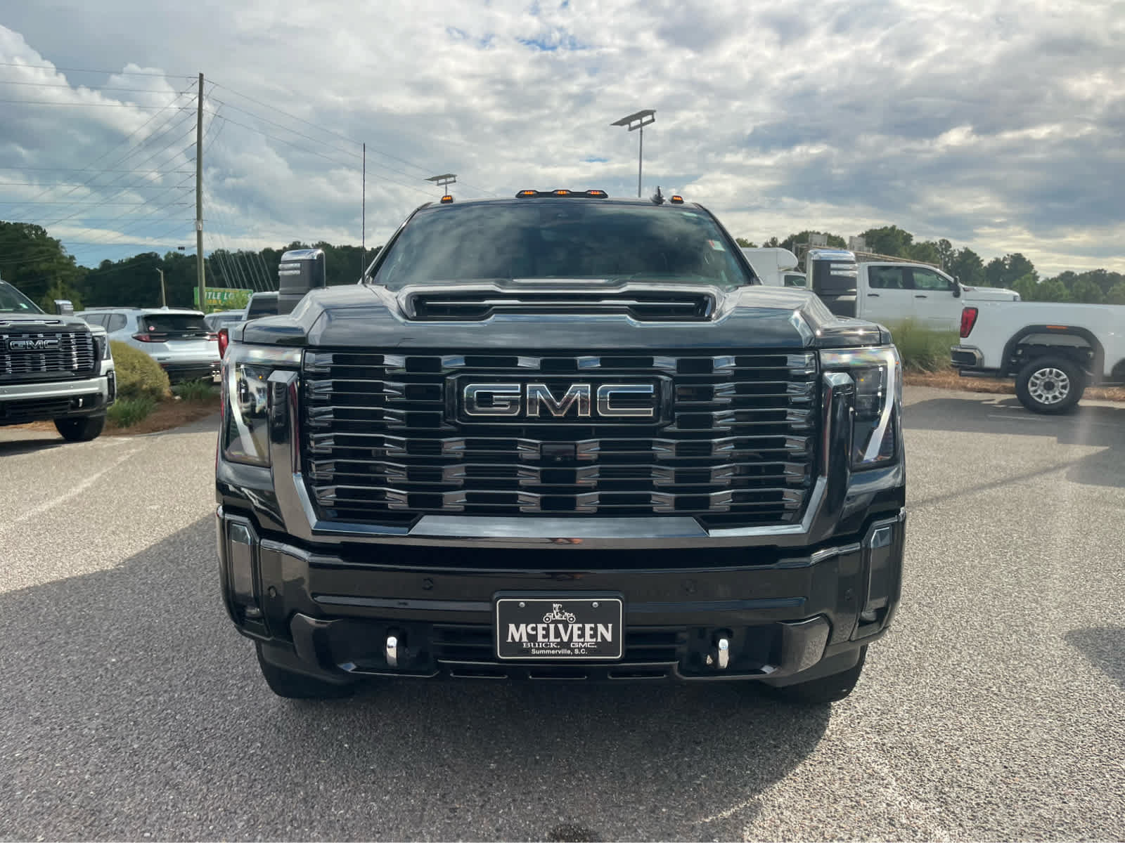 Used 2024 GMC Sierra 2500 Denali Ultimate AWD/4WD image 2