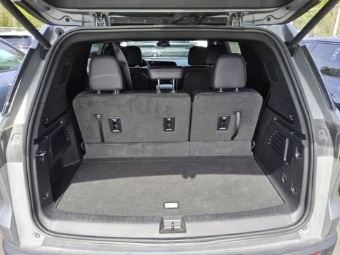 Used 2025 Chevrolet Traverse LT w/ Enhanced Driving Package AWD/4WD image 9