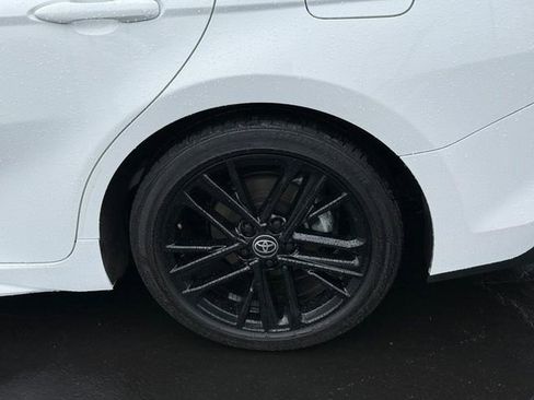 Used 2025 Toyota Camry SE image 4