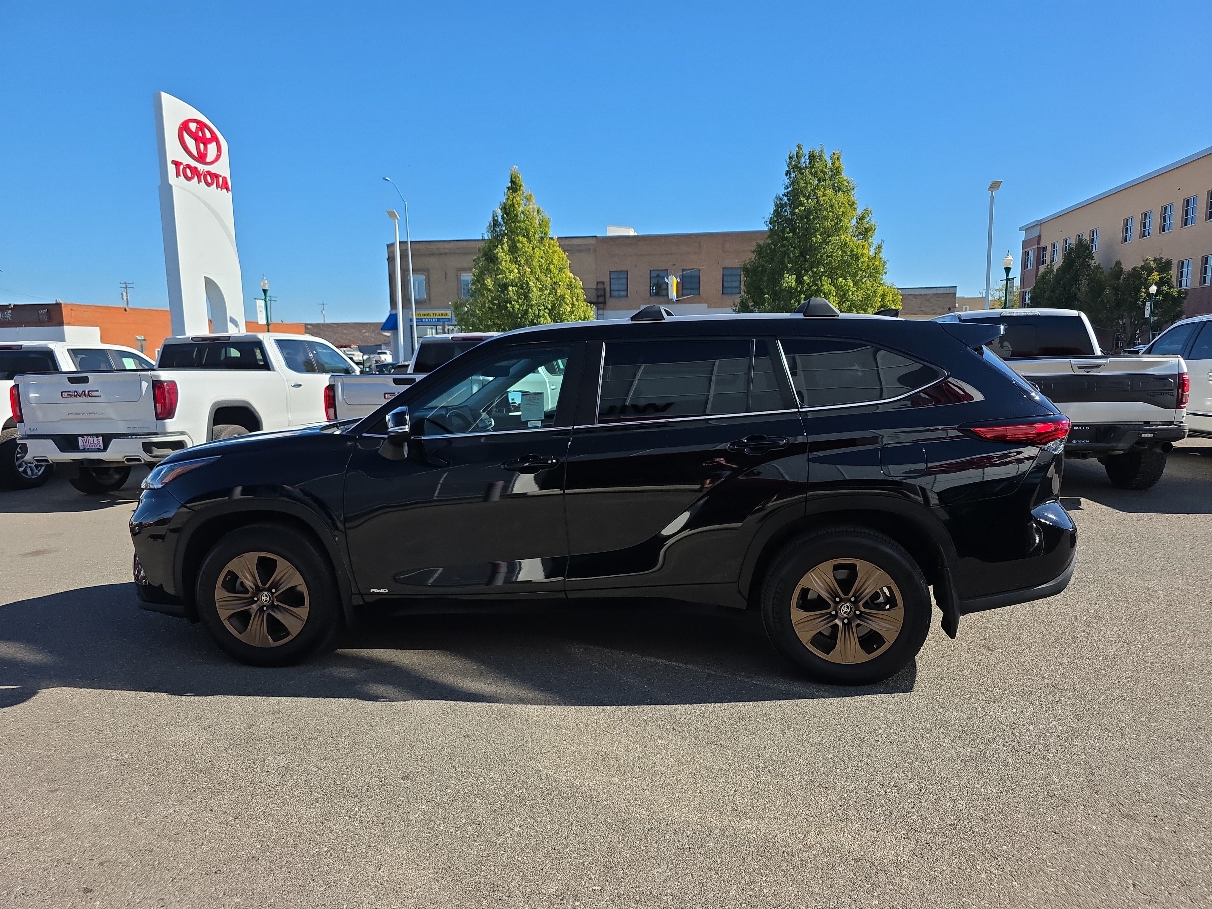 Used 2023 Toyota Highlander Bronze Edition AWD/4WD image 6