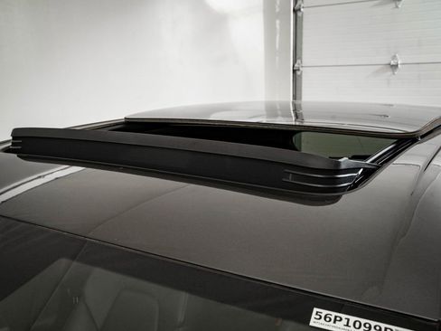 Certified 2022 Porsche Cayenne E-Hybrid w/ Premium Package image 14