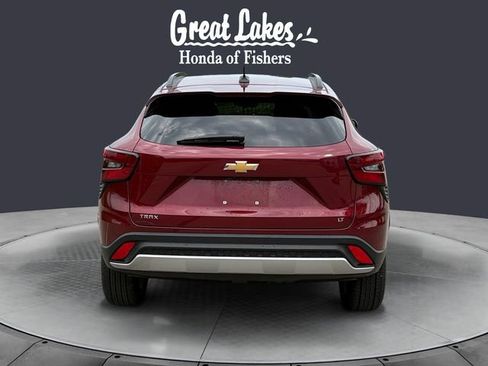 Used 2025 Chevrolet Trax LT FWD image 4