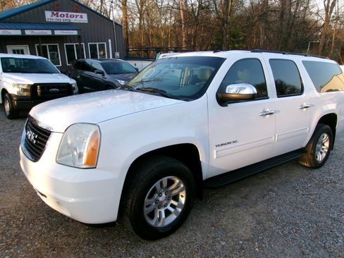 Used 2010 GMC Yukon XL SLT image 3
