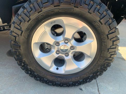 Used 2015 Jeep Wrangler Unlimited Sahara AWD/4WD image 10