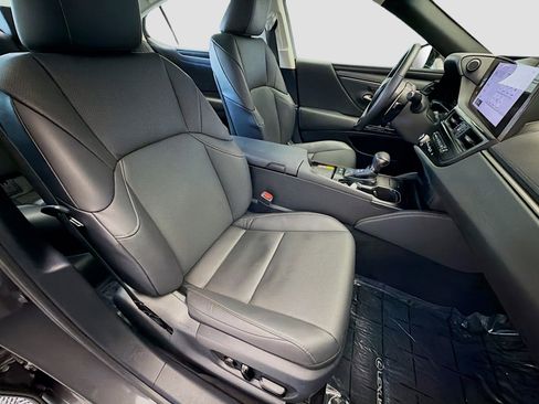 Used 2025 Lexus ES 300h w/ Premium Package image 15