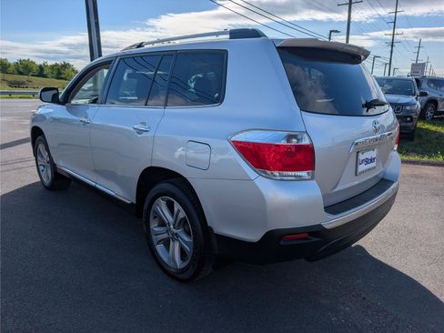 Used 2012 Toyota Highlander Limited w/ Tow Pkg AWD/4WD image 3