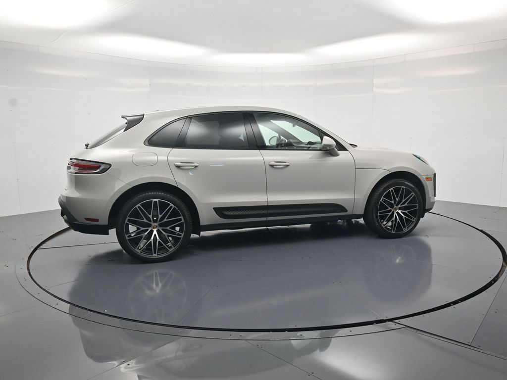 Certified 2024 Porsche Macan AWD/4WD image 41