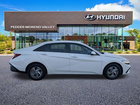 New 2026 Hyundai Elantra SE FWD image 3