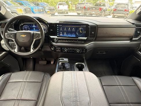 Used 2023 Chevrolet Silverado 1500 High Country w/ High Country Premium Package AWD/4WD image 28