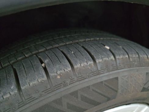 Used 2022 Toyota C-HR XLE image 27