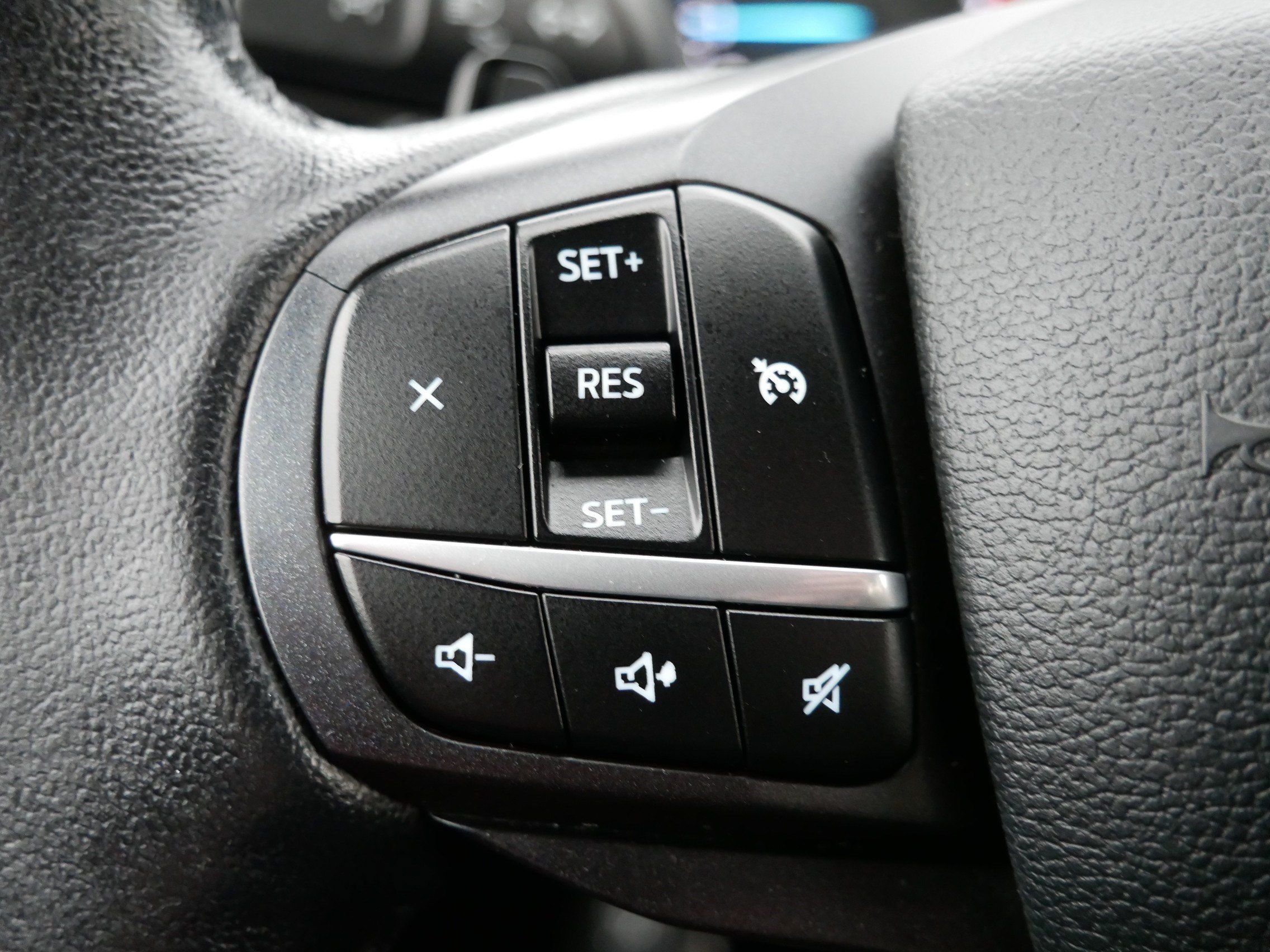 Used 2020 Ford Explorer XLT w/ Comfort Package AWD/4WD image 26