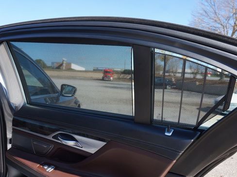 Used 2017 BMW 740i image 32