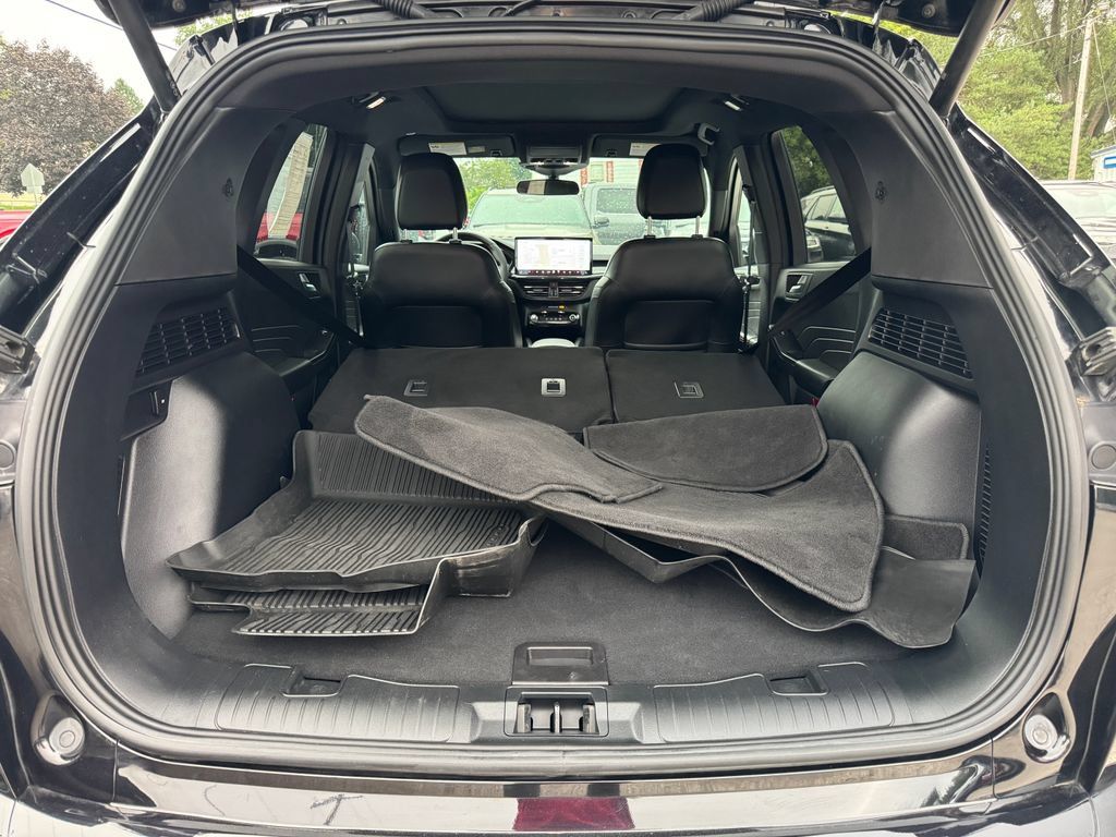 Used 2024 Ford Escape ST-Line w/ Tech Pack #1 AWD/4WD image 11