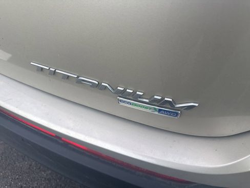 Used 2018 Ford Edge Titanium w/ Equipment Group 301A image 5