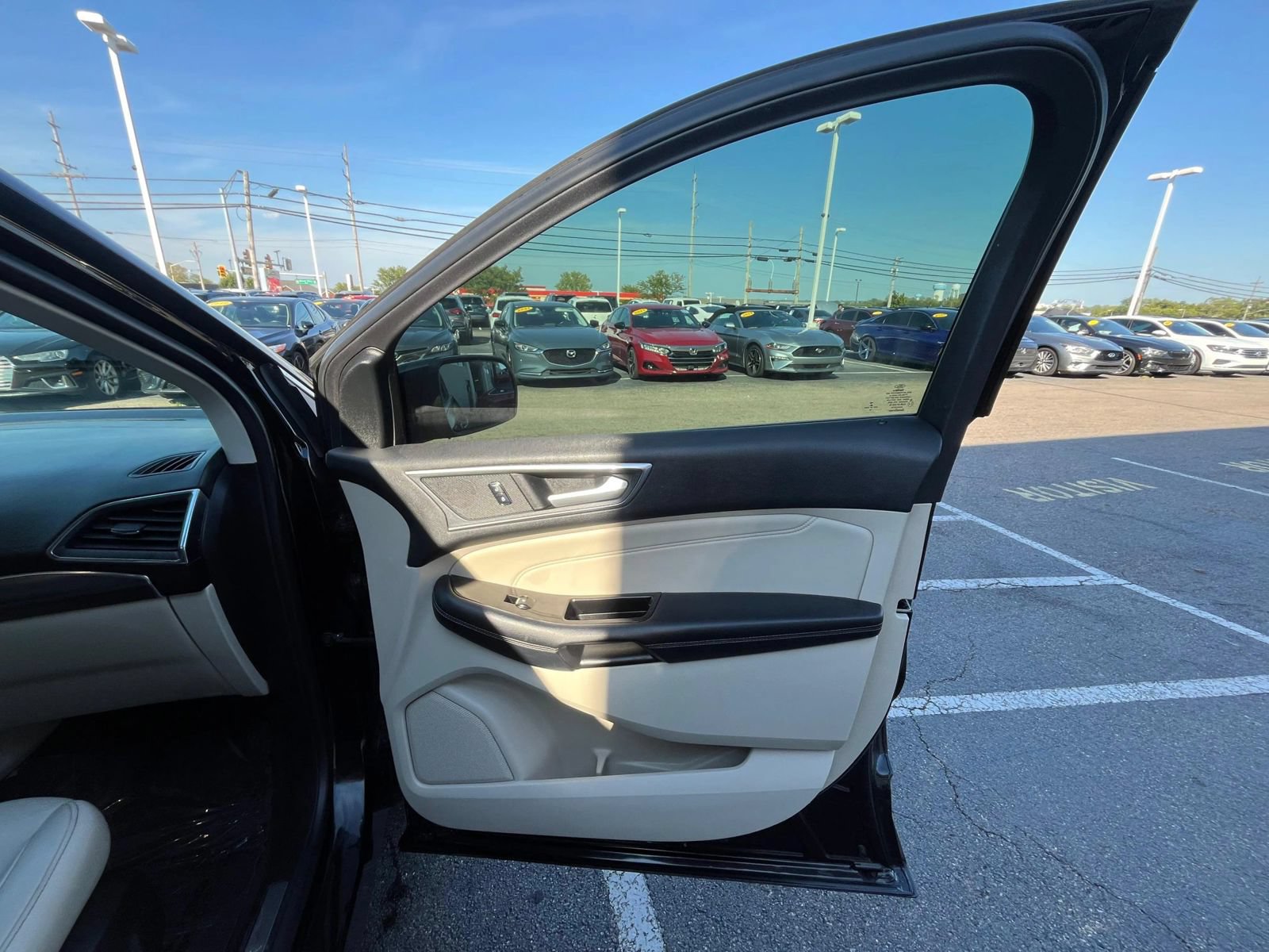 Used 2018 Ford Edge Titanium w/ Technology Package AWD/4WD image 42