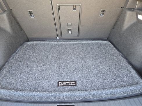 New 2026 Volkswagen Taos SE image 24