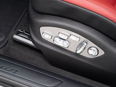 Certified 2026 Porsche Macan AWD/4WD image 15
