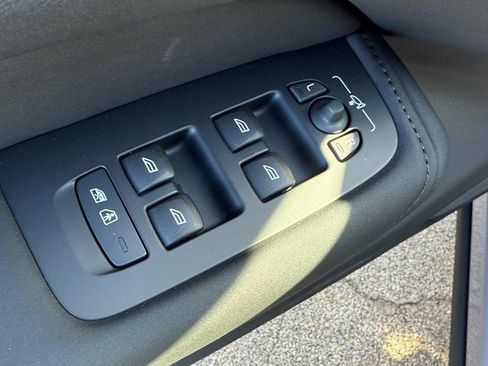 New 2026 Volvo XC60 B5 Plus w/ Protection Package Premier image 9