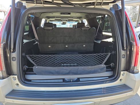 Used 2017 Cadillac Escalade ESV Platinum image 42