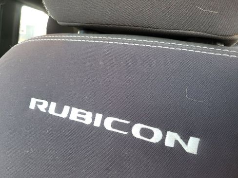 Used 2014 Jeep Wrangler Unlimited Rubicon w/ Connectivity Group image 16