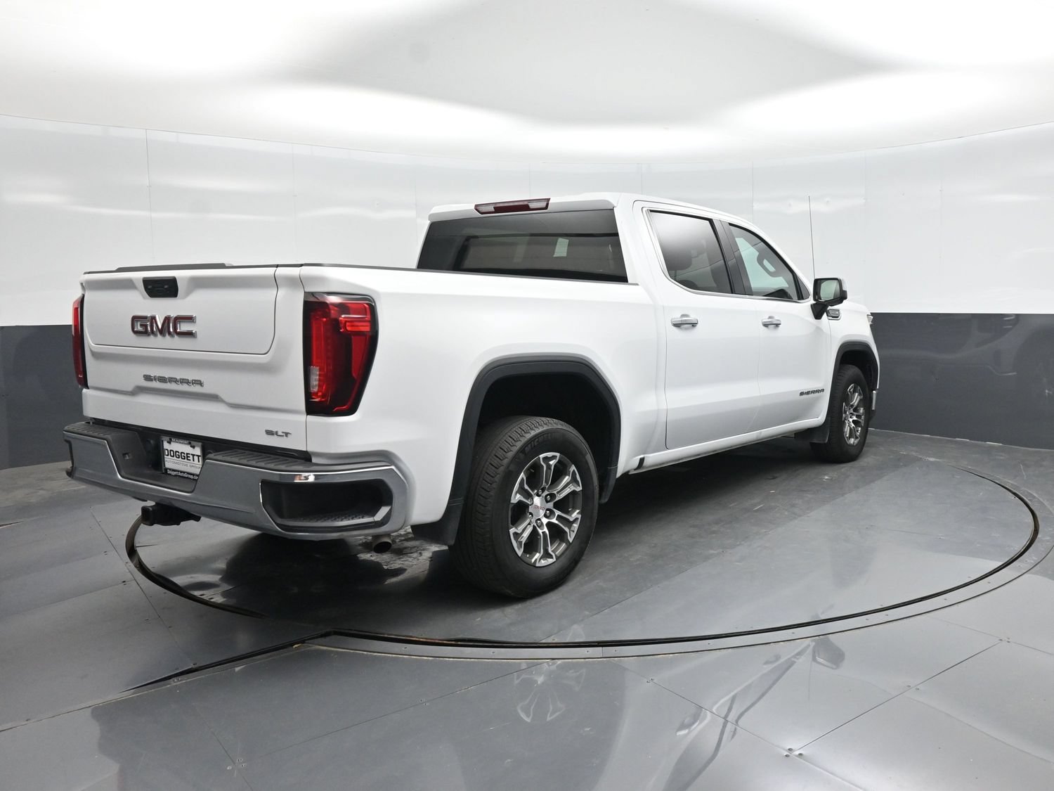 Used 2026 GMC Sierra 1500 SLT RWD image 9