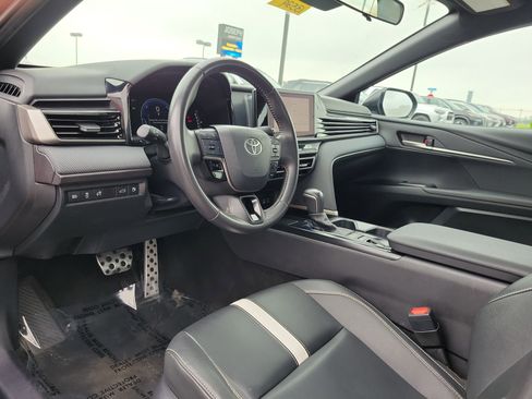 Used 2025 Toyota Camry SE FWD image 19
