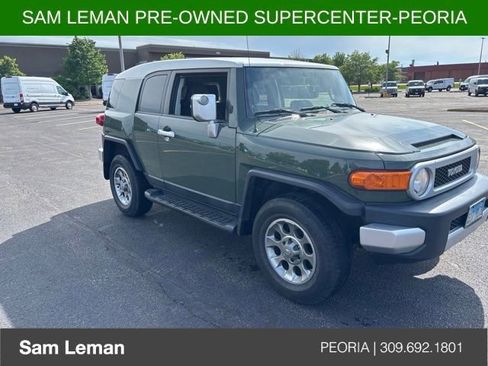 Used 2013 Toyota FJ Cruiser 4WD w/ Upgrade Pkg image 2