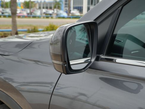 Used 2025 Honda Pilot Touring image 9