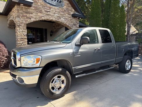 Used 2007 Dodge Ram 2500 Truck SLT AWD/4WD image 2