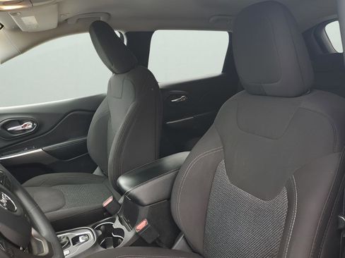 Used 2019 Jeep Cherokee Latitude w/ Popular Appearance Group image 29