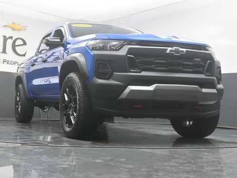 Used 2023 Chevrolet Colorado Trail Boss w/ LPO, Dark Essentials Package AWD/4WD image 3