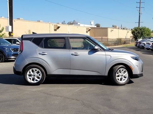 Certified 2025 Kia Soul LX w/ LX Technology Package FWD image 5