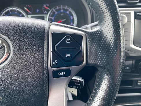 Used 2018 Toyota 4Runner SR5 AWD/4WD image 27