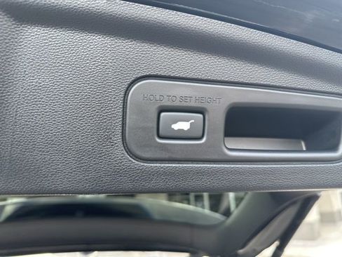 Certified 2025 Acura MDX SH-AWD w/ Advance Package image 18