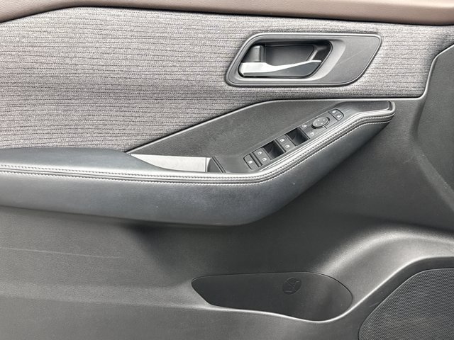 Used 2023 Nissan Rogue SV AWD/4WD image 9