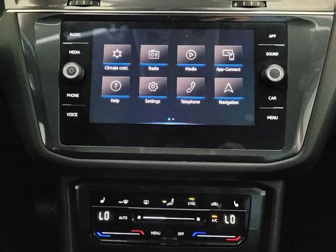 Used 2022 Volkswagen Tiguan SE FWD image 25