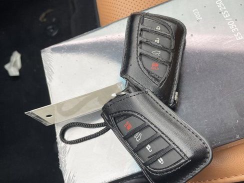 Used 2023 Lexus ES 350 w/ Premium Package image 20