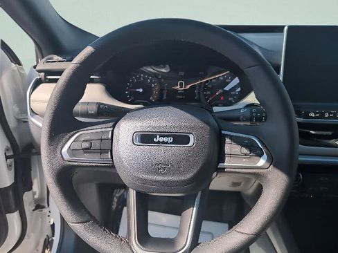 Certified 2024 Jeep Compass Limited image 12