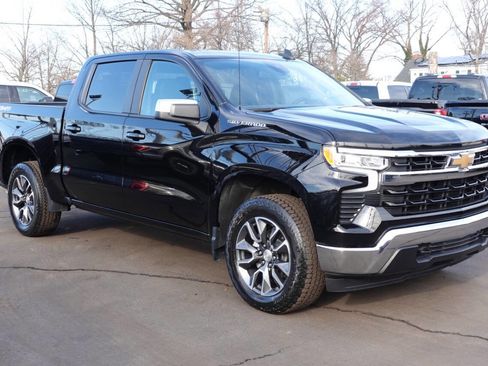 Used 2024 Chevrolet Silverado 1500 LT AWD/4WD image 5