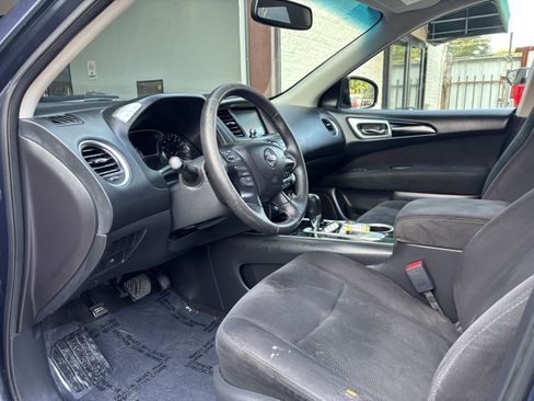 Used 2015 Nissan Pathfinder SV w/ Trailer Tow Package image 10