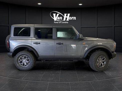 New 2025 Ford Bronco Badlands image 2