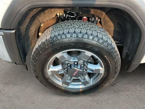 Certified 2025 GMC Sierra 2500 SLE AWD/4WD image 9