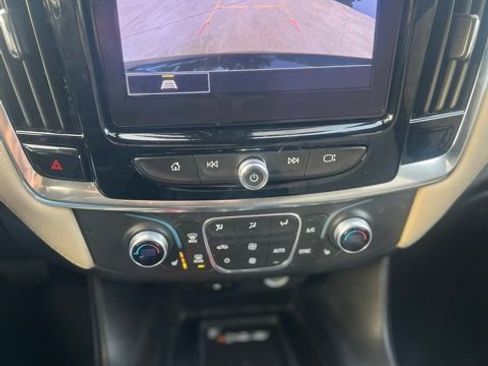 Used 2022 Chevrolet Traverse LT image 11