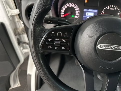 Used 2019 Freightliner Sprinter 144 RWD image 14