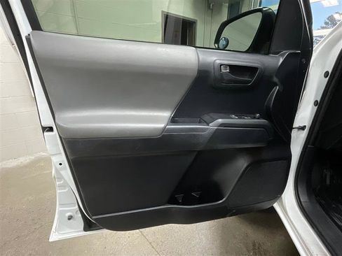 Used 2019 Toyota Tacoma SR image 9