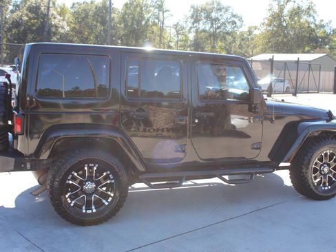 Used 2016 Jeep Wrangler Unlimited Sport w/ Connectivity Group image 10