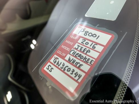 Used 2016 Jeep Cherokee Latitude w/ Comfort/Convenience Group image 29