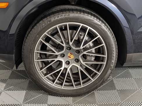 Certified 2023 Porsche Cayenne AWD/4WD image 11