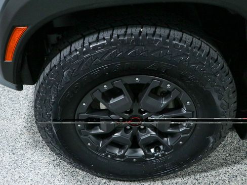 Used 2022 Nissan Frontier PRO-4X w/ Pro-4X Premium Package AWD/4WD image 11