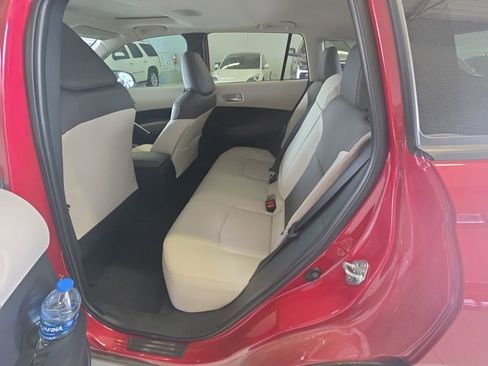 Used 2024 Toyota Corolla Cross XLE w/ Convenience Package image 12
